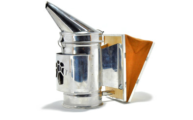 Необхідне обладнання для бджолярів. Що має бути у вашому арсеналі